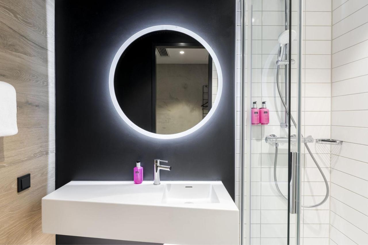 Moxy Outletcity Metzingen メッツィンゲン エクステリア 写真