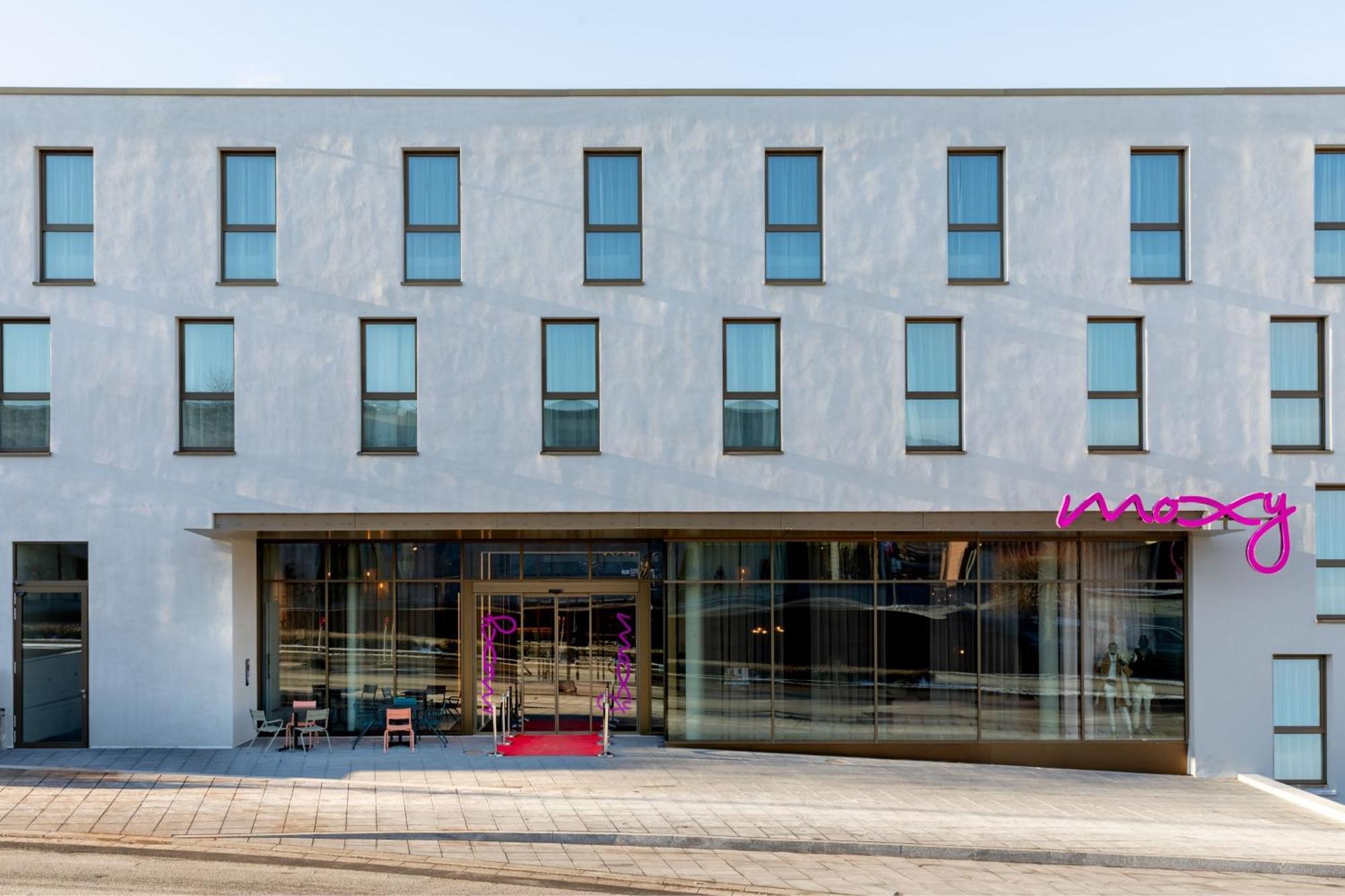 Moxy Outletcity Metzingen メッツィンゲン エクステリア 写真