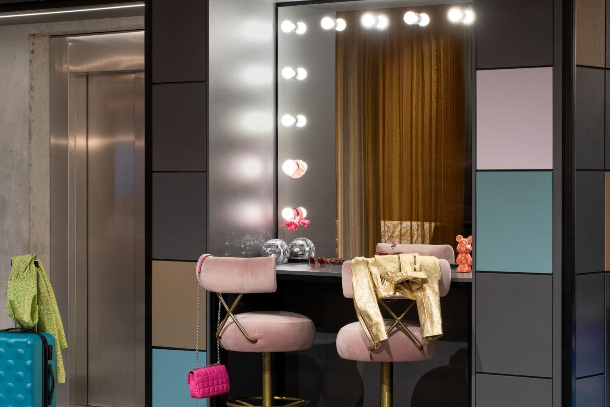 Moxy Outletcity Metzingen メッツィンゲン エクステリア 写真