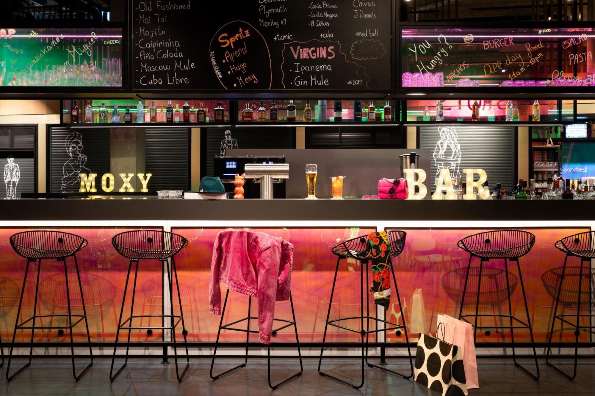 Moxy Outletcity Metzingen メッツィンゲン エクステリア 写真