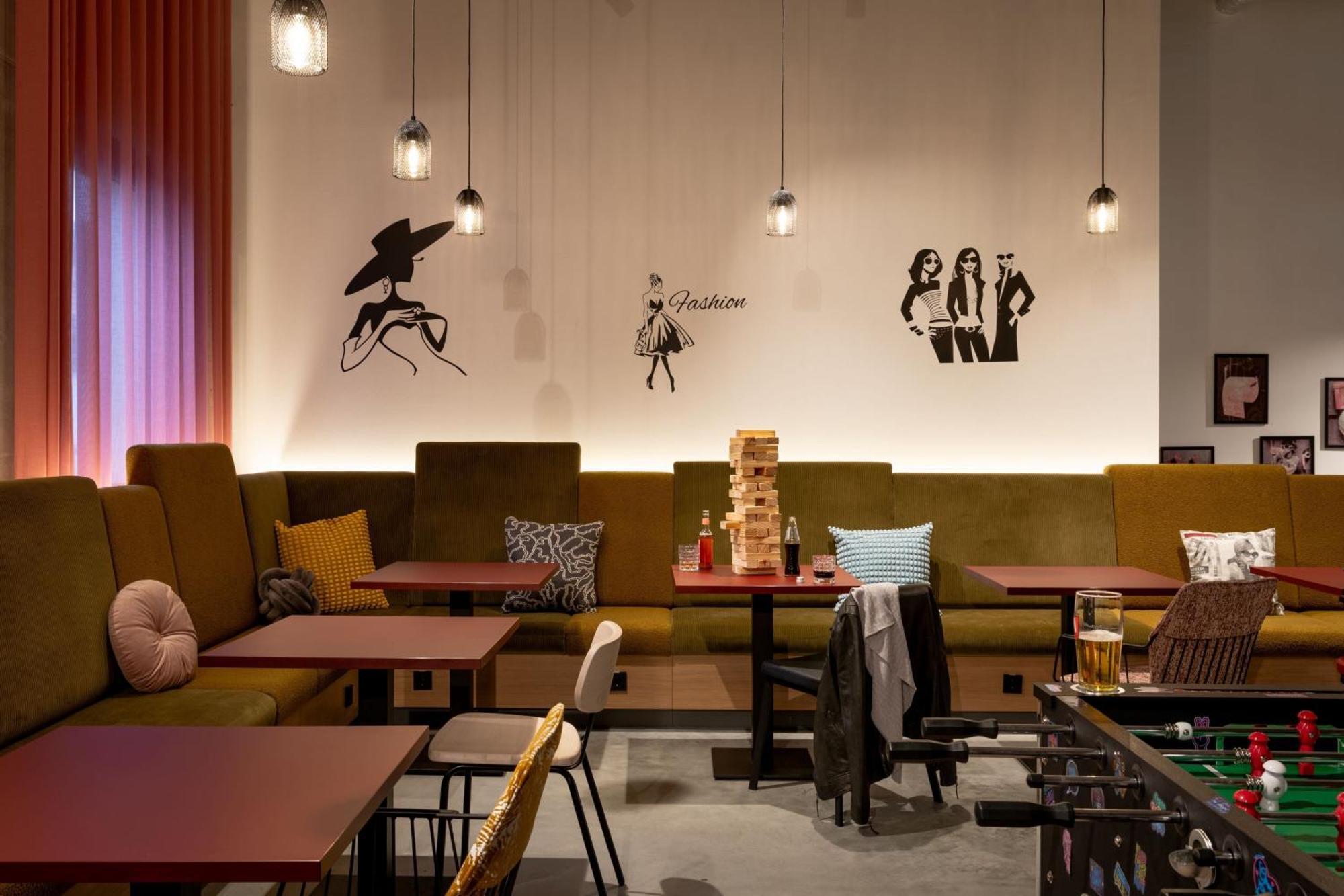 Moxy Outletcity Metzingen メッツィンゲン エクステリア 写真